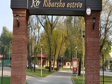 Tourist Resort Ribarsko Ostrvo Novi Sad stan na dan smestaj u bungalovima na Ribarcu kod Limana sa restoranom i parkingom