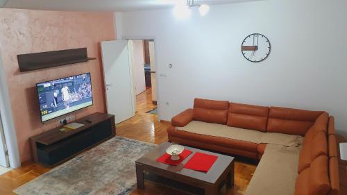 Apartment Biser Novi Sad stan na dan smestaj u Tekelijinoj ulici na Podbari sa balkonom liftom i parkingom