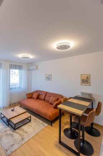 KAME apartmani Novi Sad stan na dan smestaj u Polgar Andrasa kod Bulevara Evrope i Seratona sa balkonom i parkingom